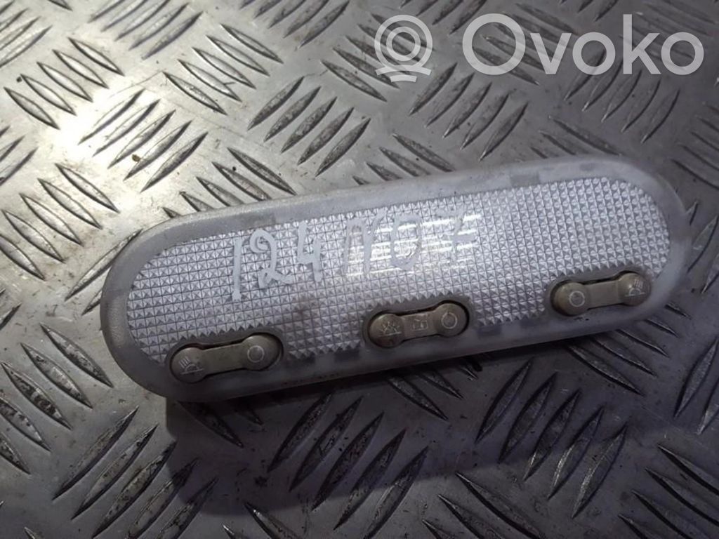 Nissan Note (E11) Front seat light 