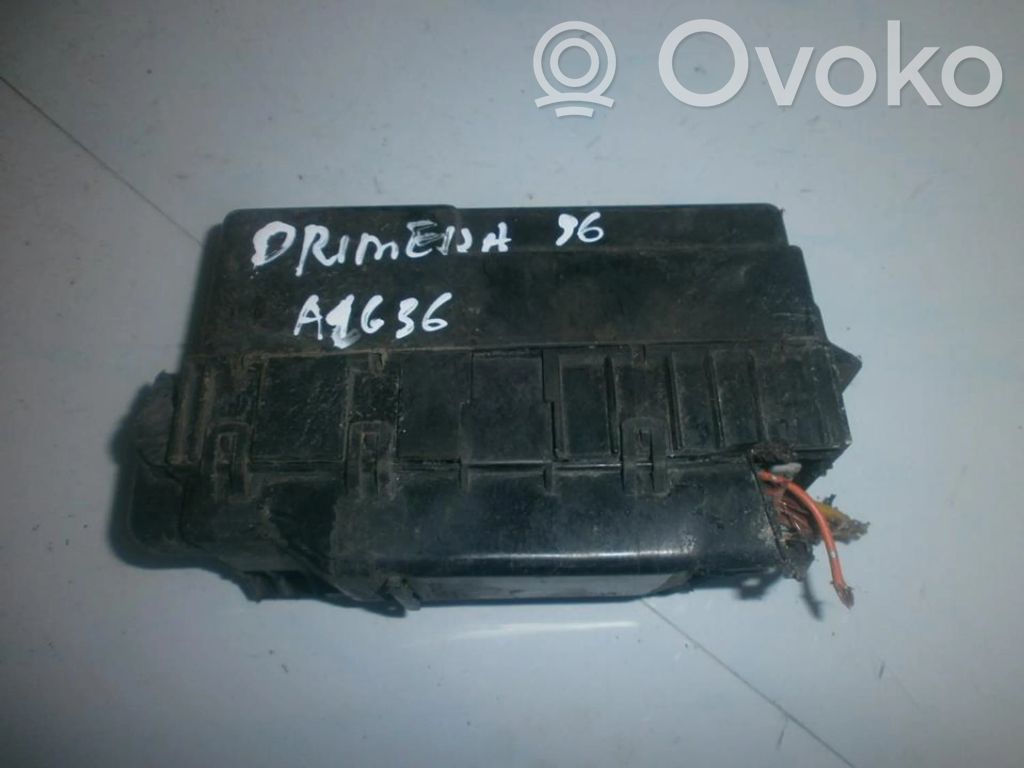 Nissan Primera Skrzynka bezpieczników / Komplet 