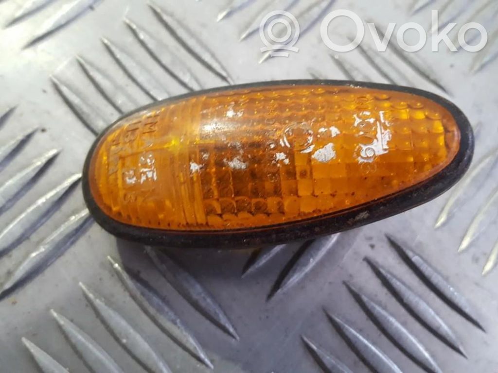Mitsubishi Space Runner Semnalizator bară față