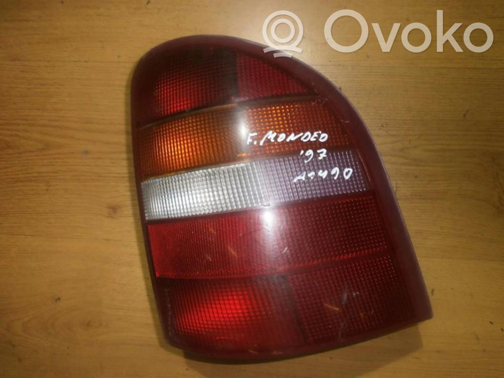 Ford Mondeo MK II Luci posteriori 