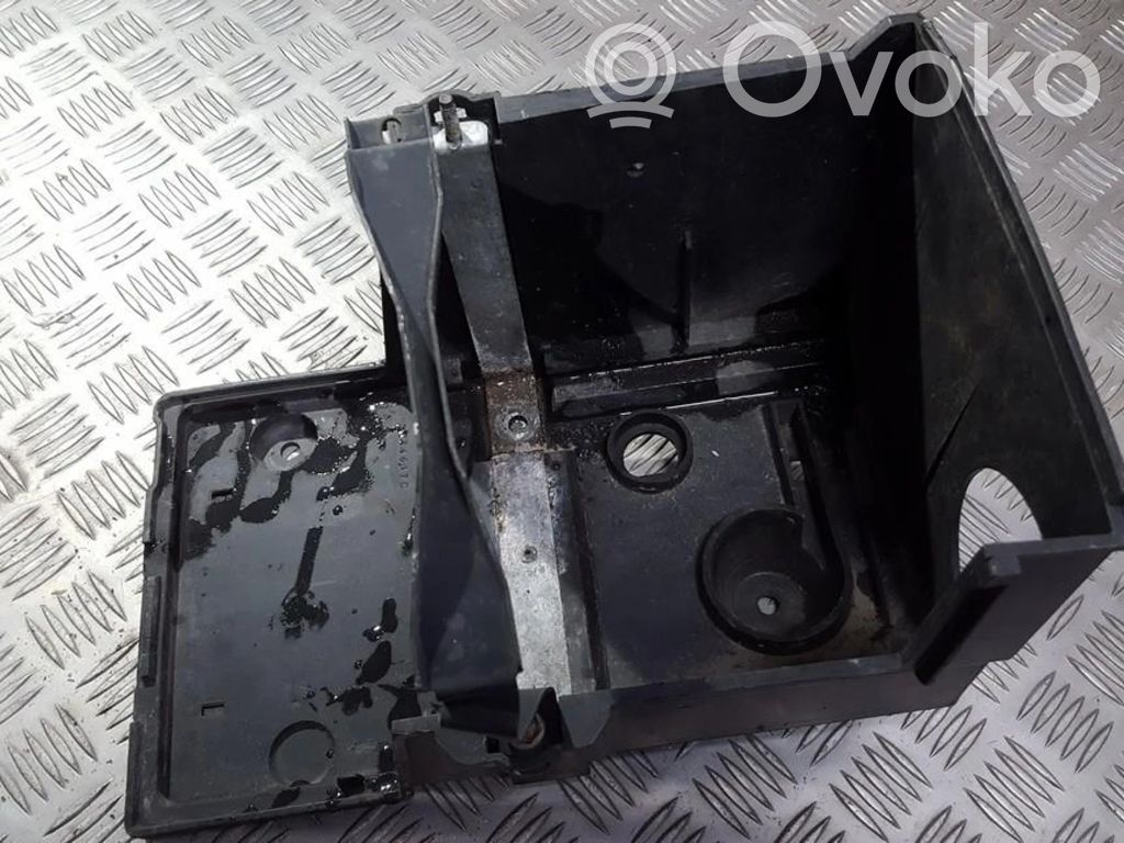 Ford Focus Akkulaatikon alusta 