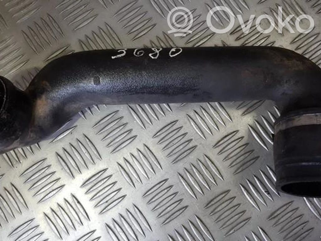 Volkswagen PASSAT B4 Furtun/conductă intercooler 
