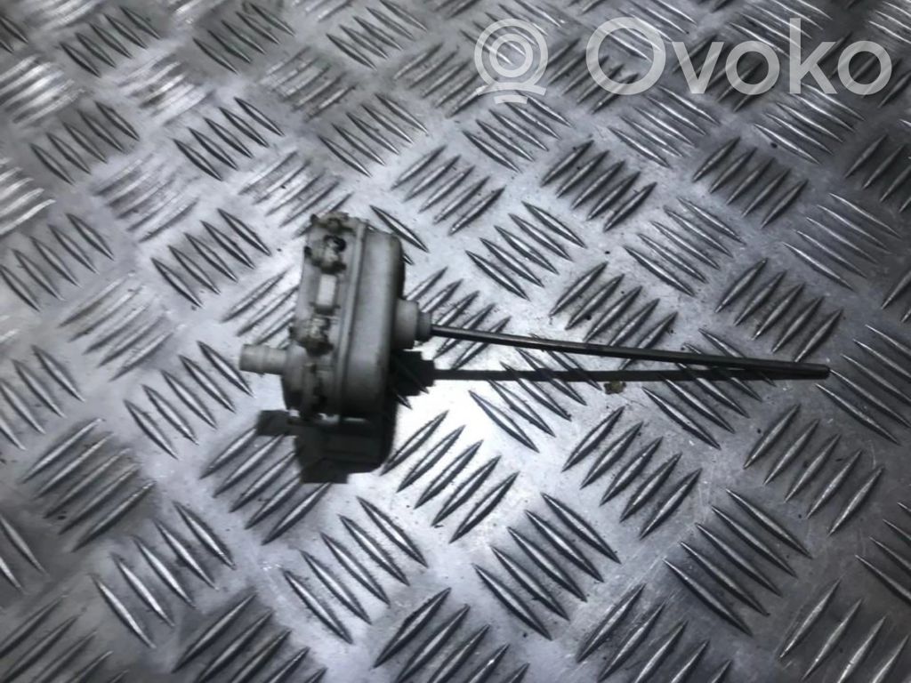 Audi A4 S4 B5 8D Pompă vacuum închidere centralizată 