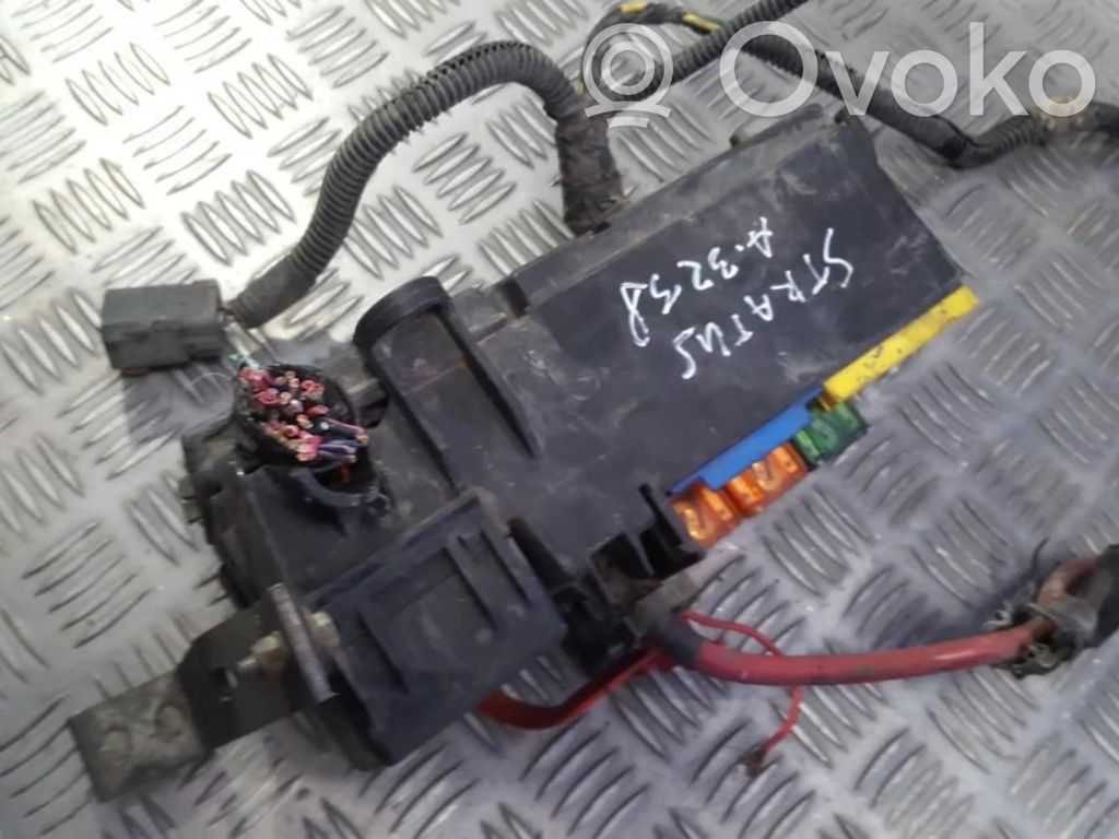 Chrysler Stratus Skrzynka bezpieczników / Komplet 
