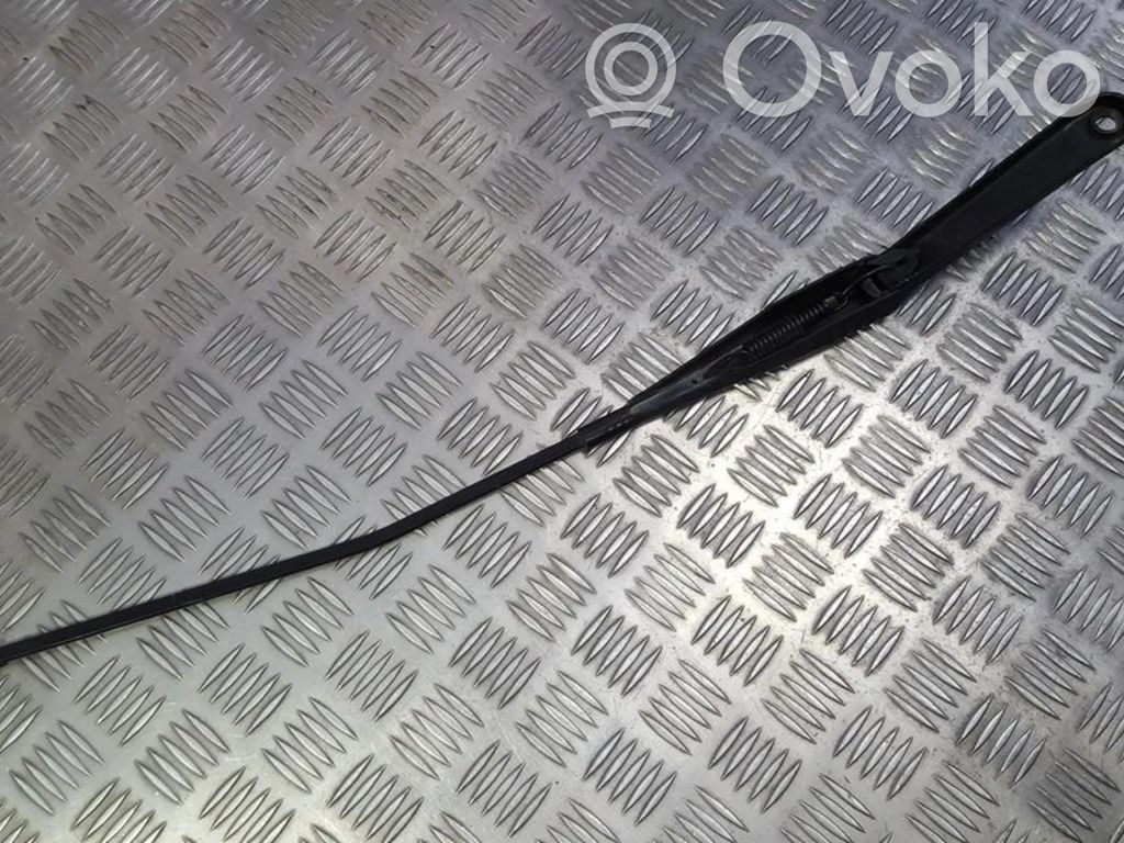 Ford Focus Brazo del limpiaparabrisas delantero 