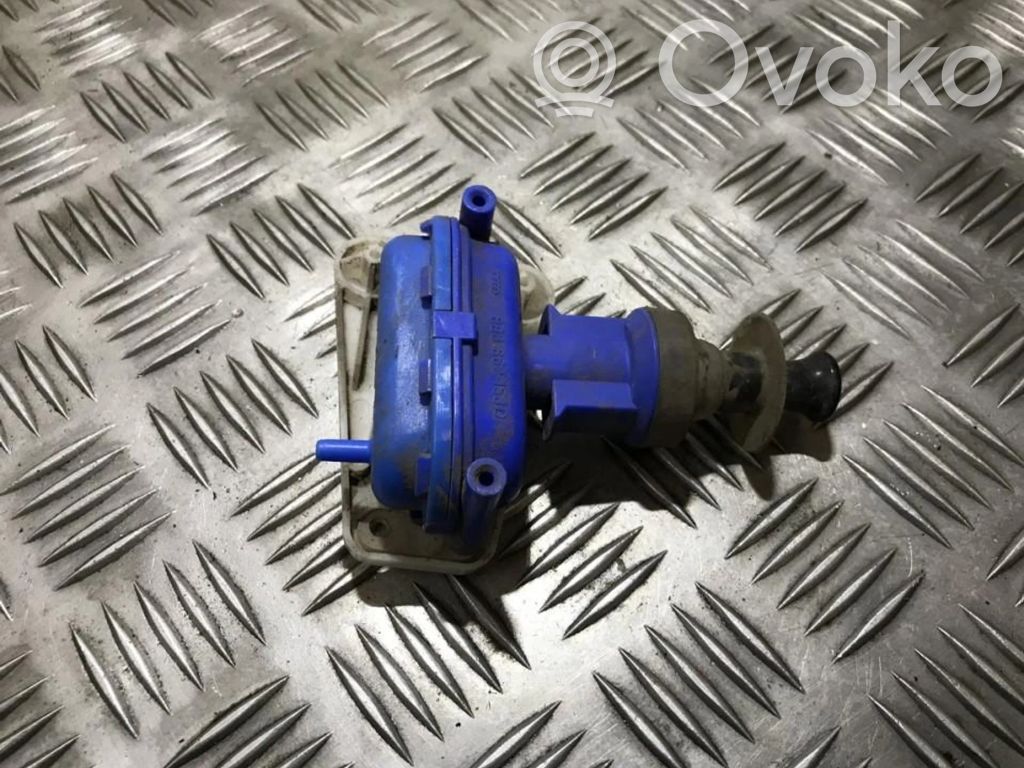Audi 80 90 S2 B4 Pompă vacuum închidere centralizată 