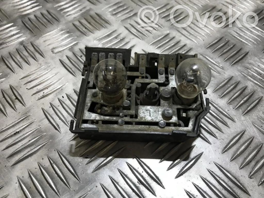 Audi 80 90 S2 B4 Portalampada fanale posteriore 