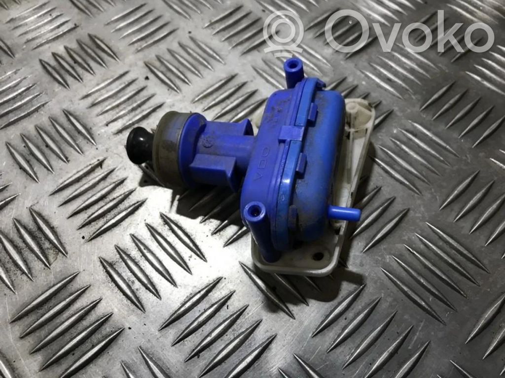 Audi 80 90 S2 B4 Pompă vacuum închidere centralizată 