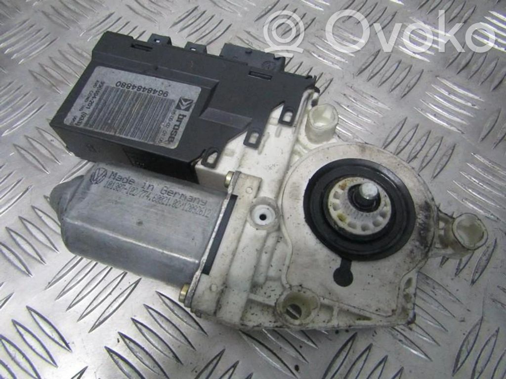 Silnik regulatora szyby drzwi przednich   9648484880,990404201,101387102,9648484880,990186200,990404201