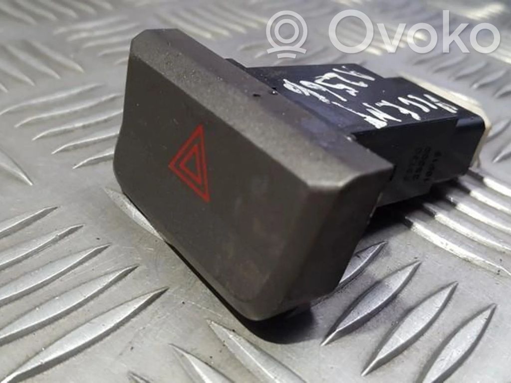 Hyundai Accent Botón interruptor de luz de peligro 