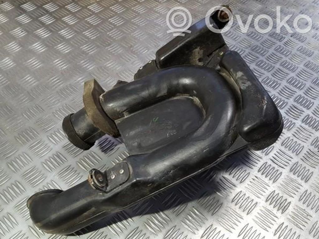 Mazda 323 F Manguera/tubo de toma de aire 