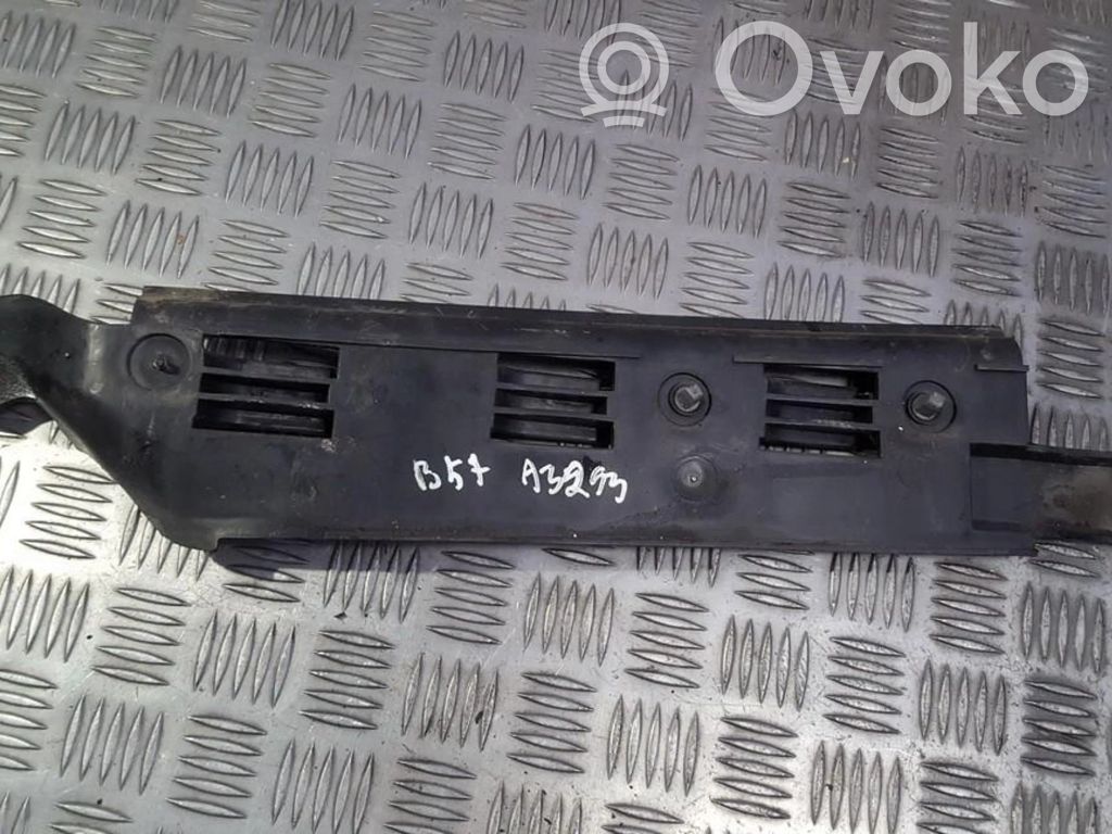 Volkswagen PASSAT B5.5 Staffa di rinforzo montaggio del paraurti posteriore 