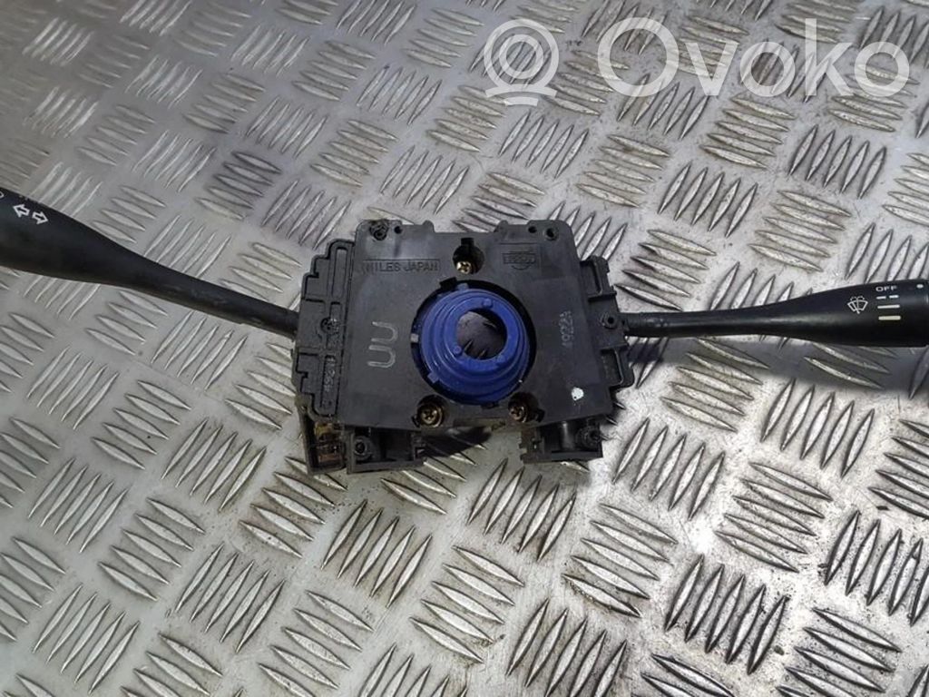 Nissan Almera Commodo, commande essuie-glace/phare 