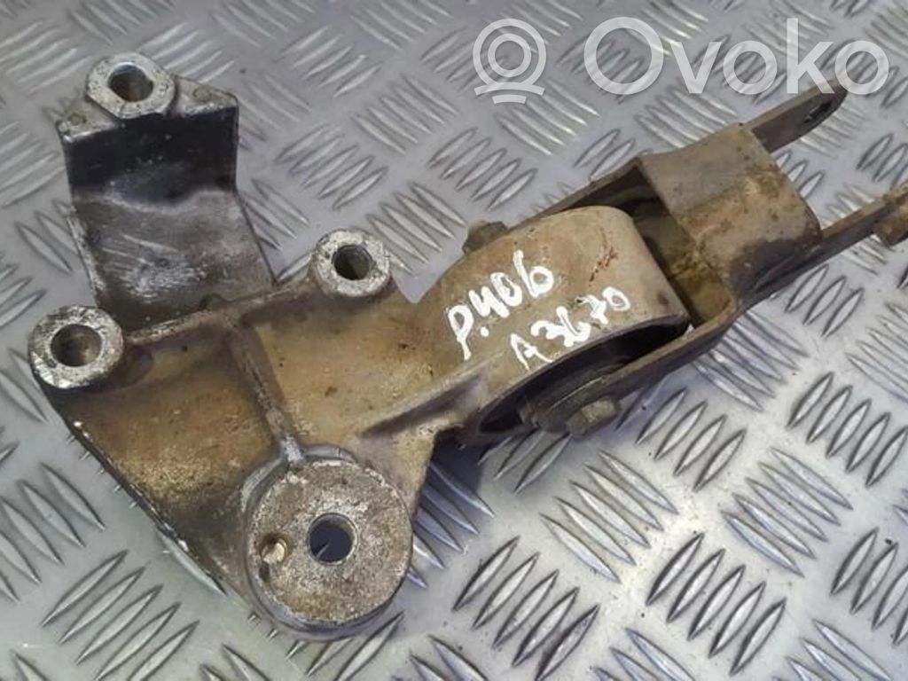 Peugeot 406 Engine mount bracket 