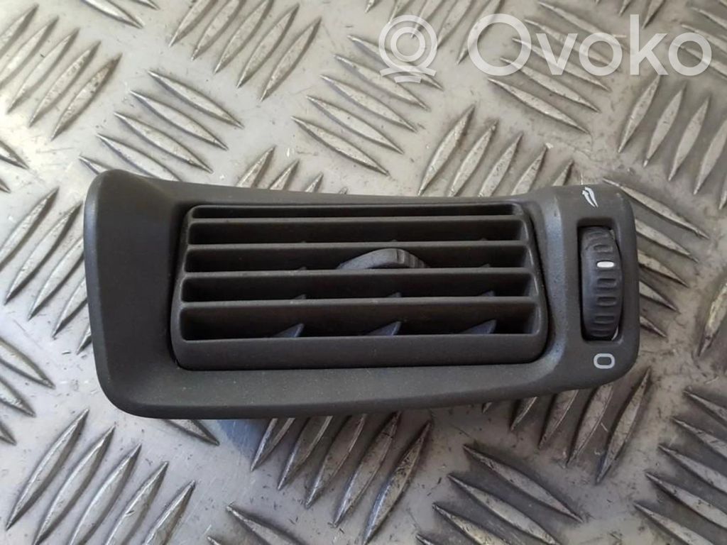 Renault Scenic I Grilă ventilație/ramă laterală bord 