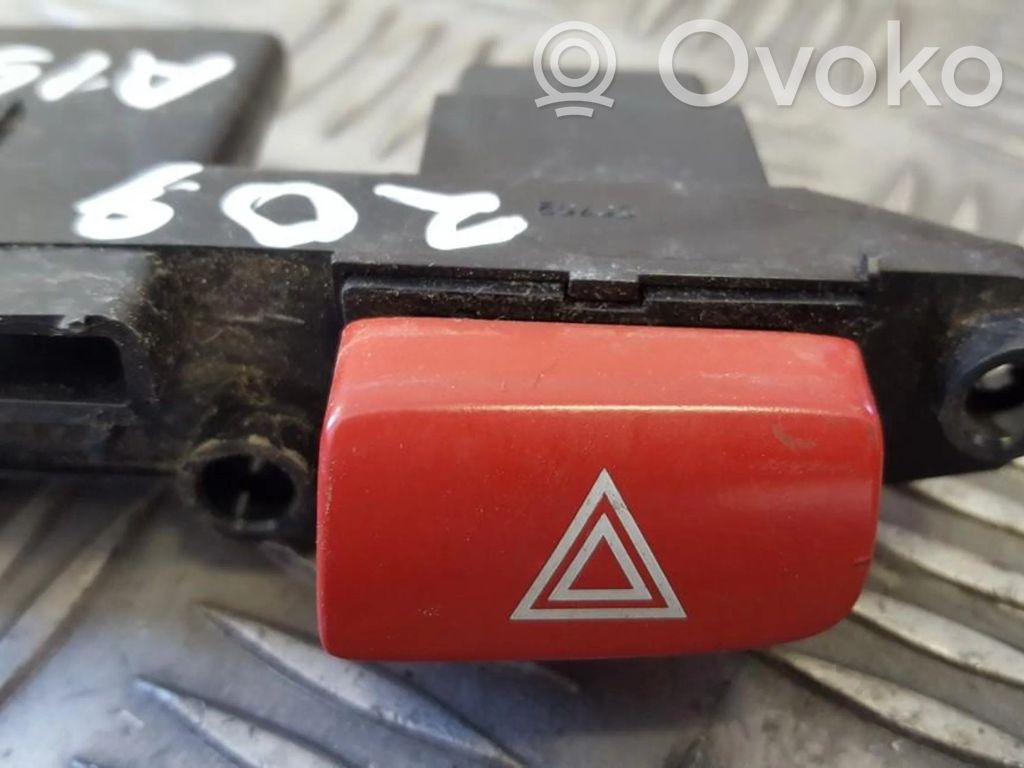 KIA Rio Botón interruptor de luz de peligro 