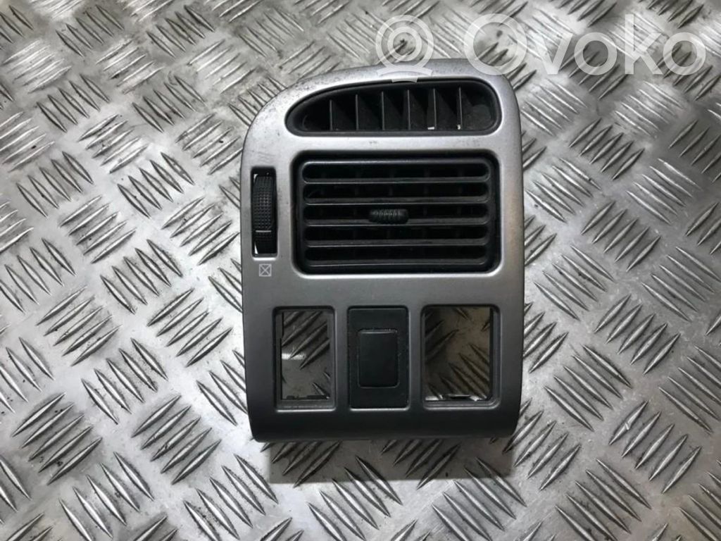 Toyota Avensis T220 Griglia di ventilazione centrale cruscotto 