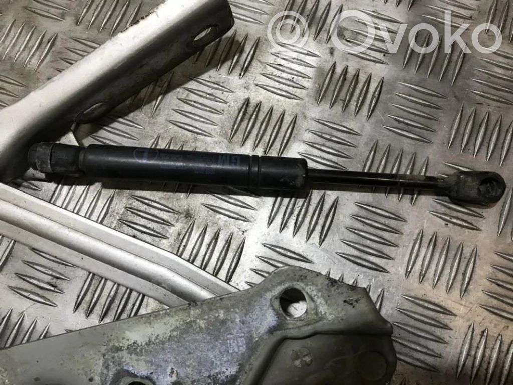 Opel Vectra B Amortizor capotă motor 