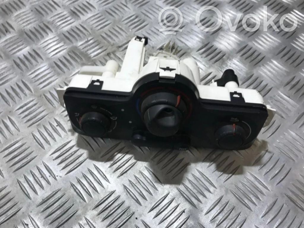 Renault Clio III Panel klimatyzacji 