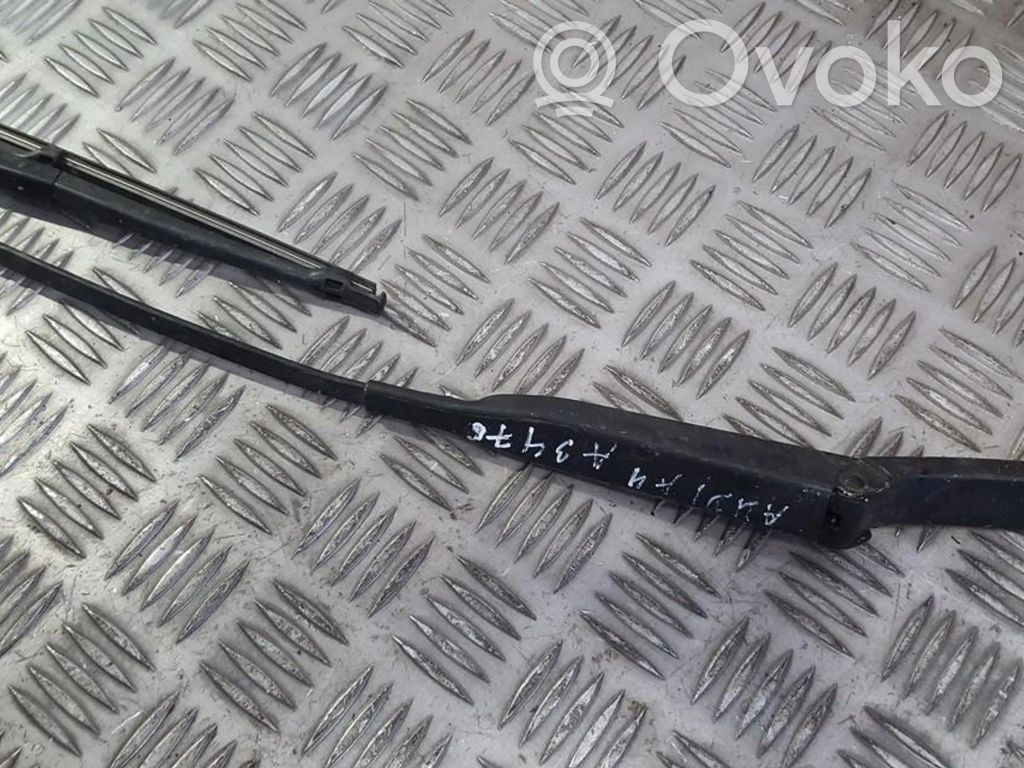 Audi A4 S4 B5 8D Wischerarm vorne 