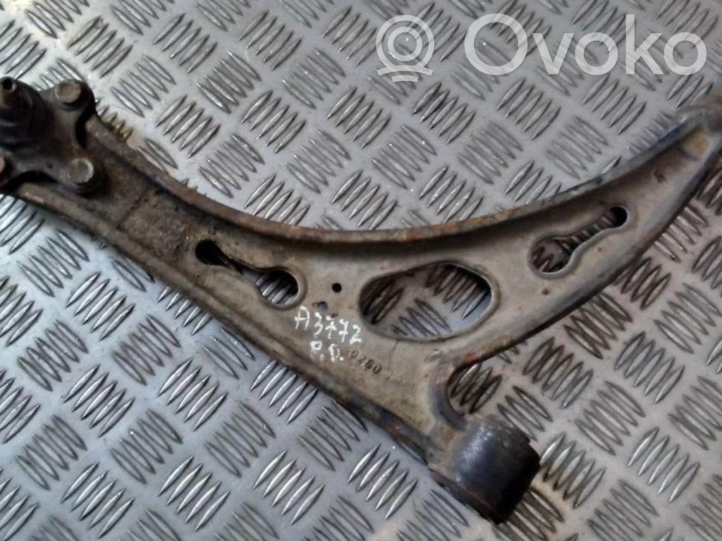 Volkswagen Touran I Braccio di controllo sospensione anteriore inferiore/braccio oscillante