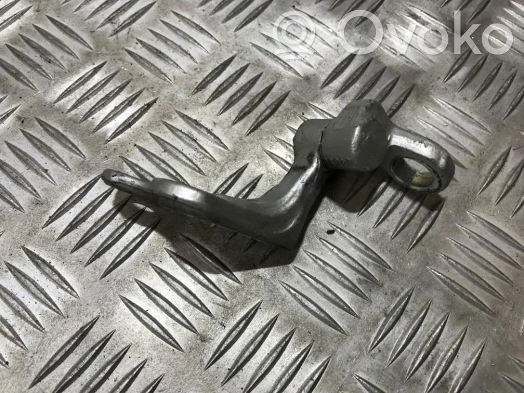 Ford Focus C-MAX Bisagra inferior de la puerta trasera 