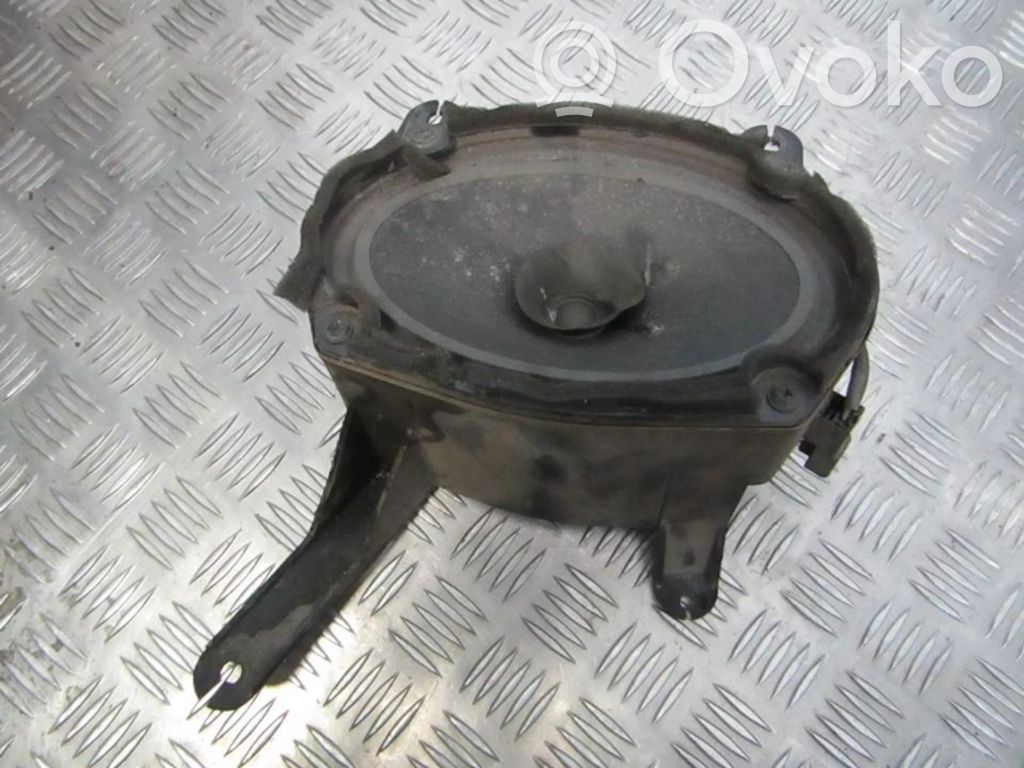 Hyundai Trajet Etuoven kaiutin 