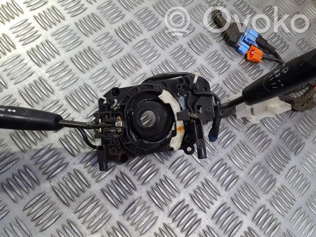 Mazda 323 F Leva/interruttore dell’indicatore di direzione e tergicristallo 