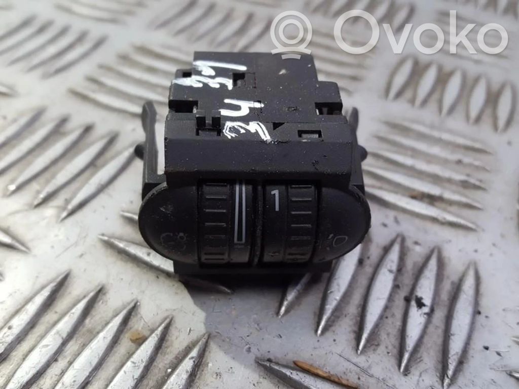 Volkswagen Golf V Comutator control nivel faruri
