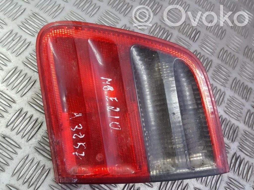 Mercedes-Benz E W210 Lampy tylnej klapy bagażnika 