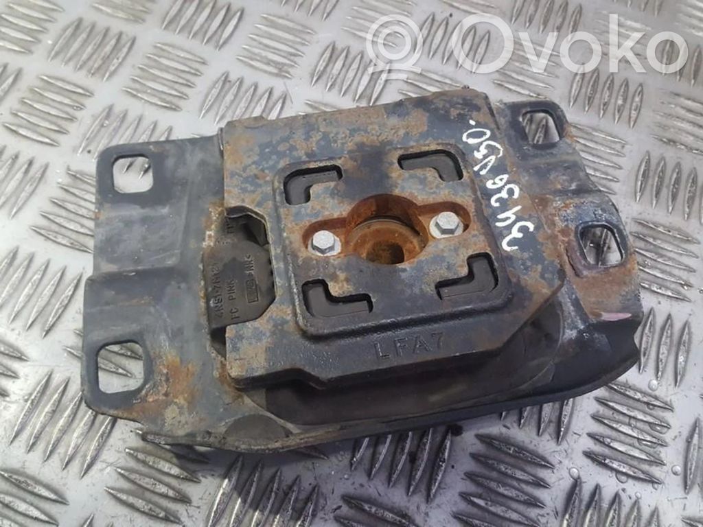 Volvo V50 Engine mount bracket 