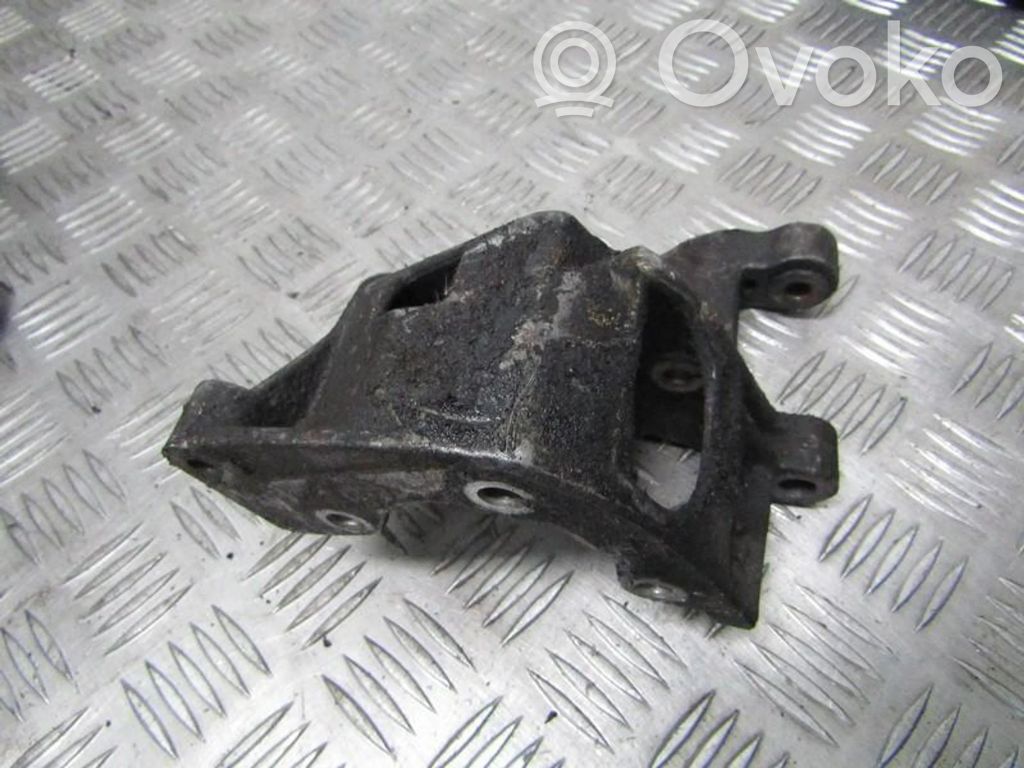 Volkswagen Golf III Engine mounting bracket 