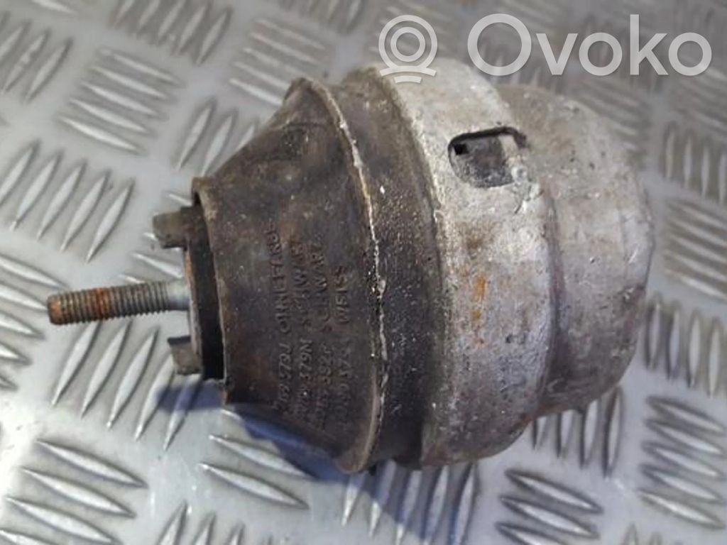 Audi A4 S4 B5 8D Engine mount bracket 