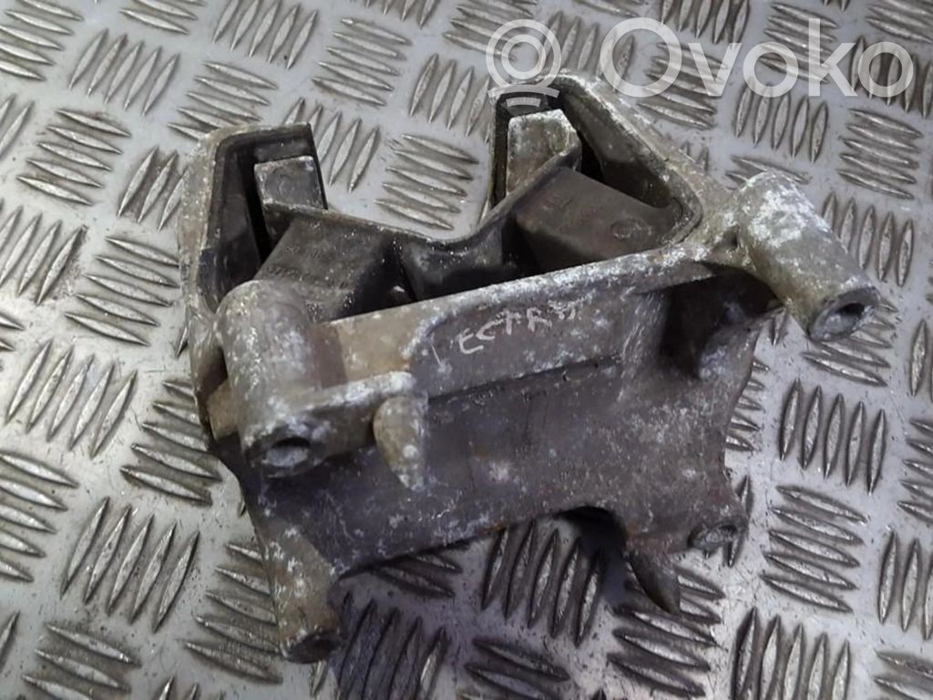 Engine mount bracket   90495514,90495514