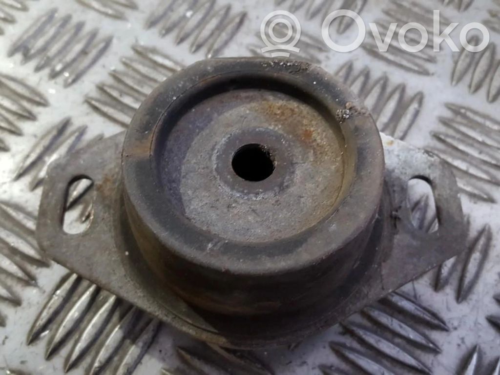 Engine mount bracket
