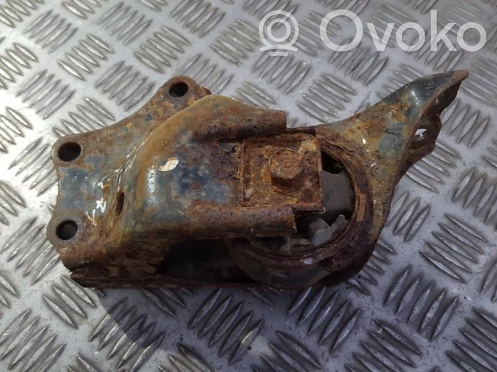Mazda 323 Engine mount bracket 