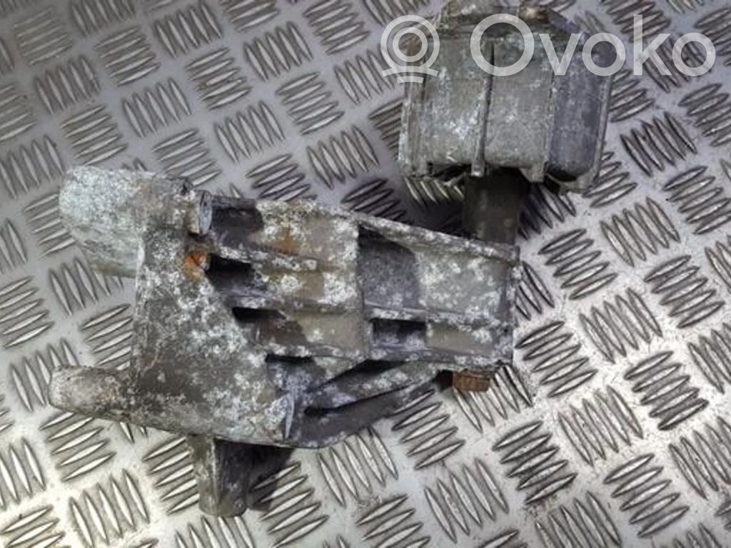 Engine mount bracket   60672234,60672234