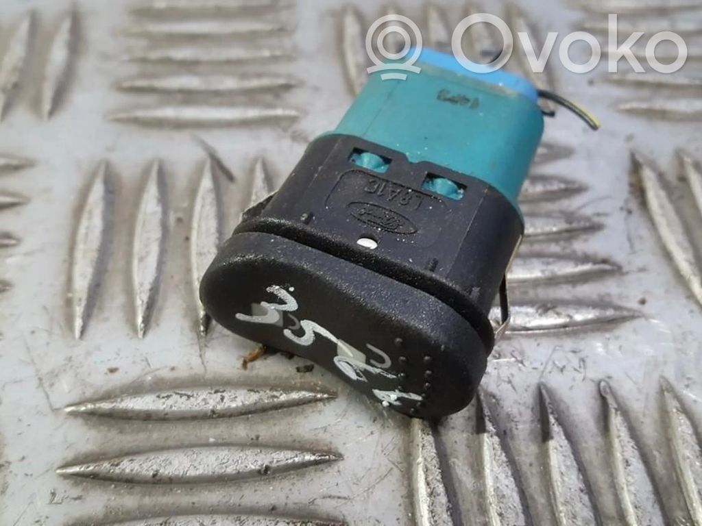 Ford Focus Botón interruptor de bloqueo de puertas 