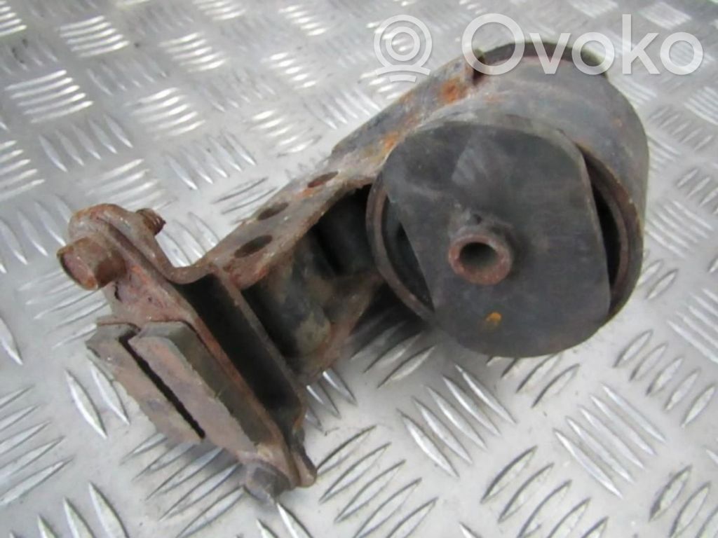 Hyundai Pony Engine mount bracket 