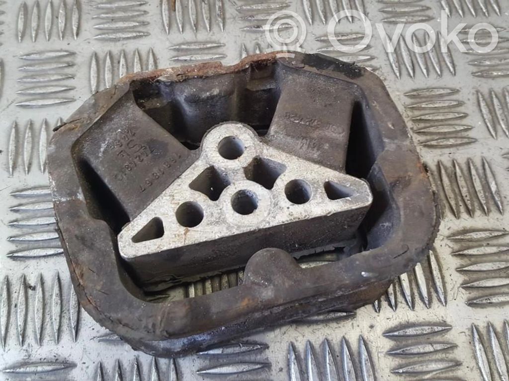 Opel Vectra A Engine mount bracket 