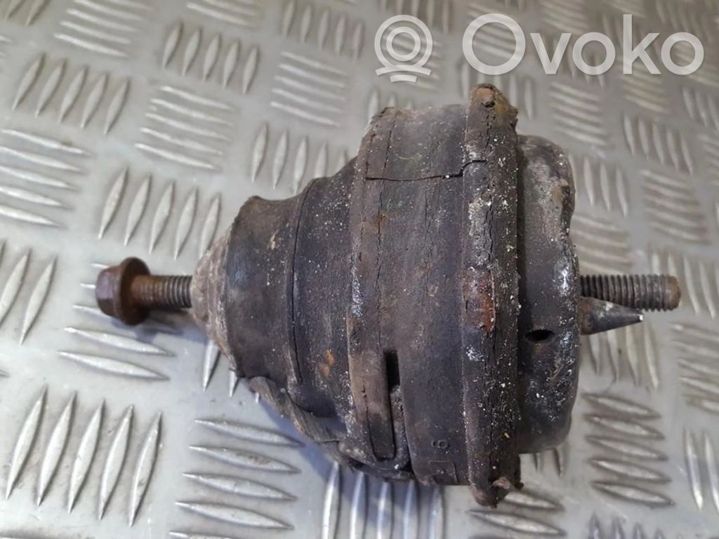 Engine mount bracket   3507996,6800012,3507996,6800012