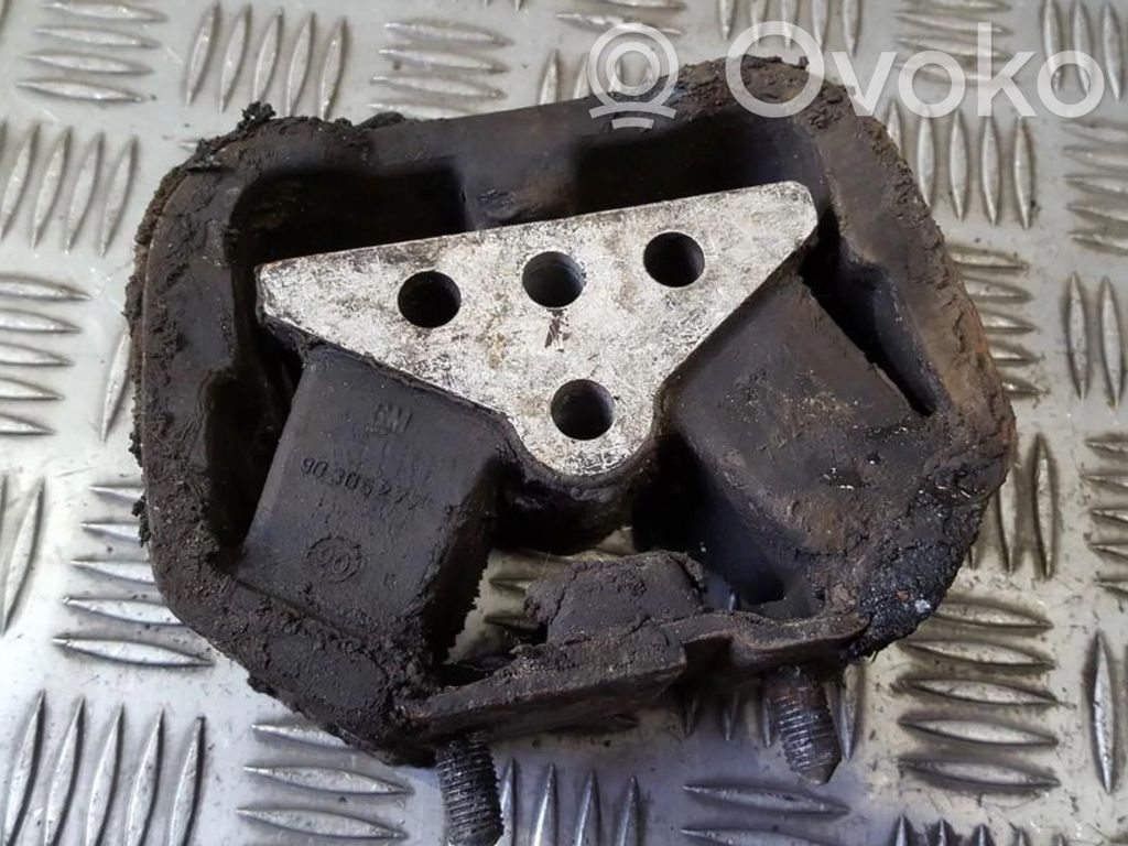 Engine mount bracket   90305277,90305277