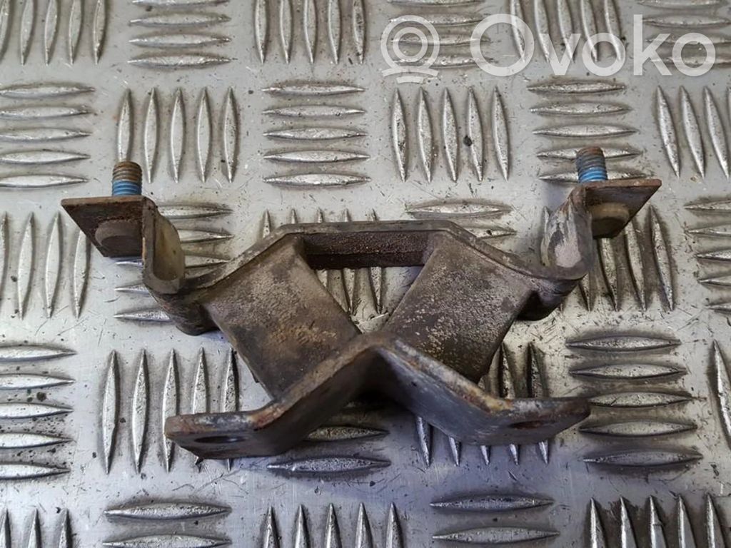 Opel Omega B1 Engine mount bracket 