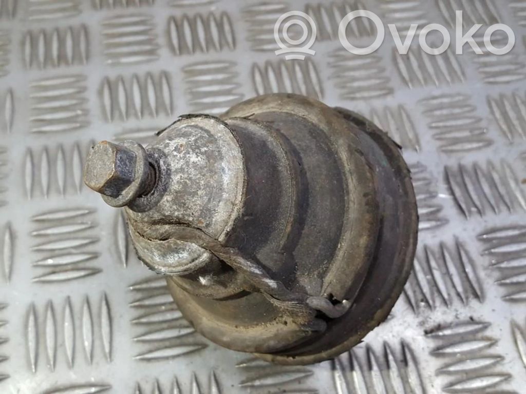 Volvo 850 Engine mount bracket 