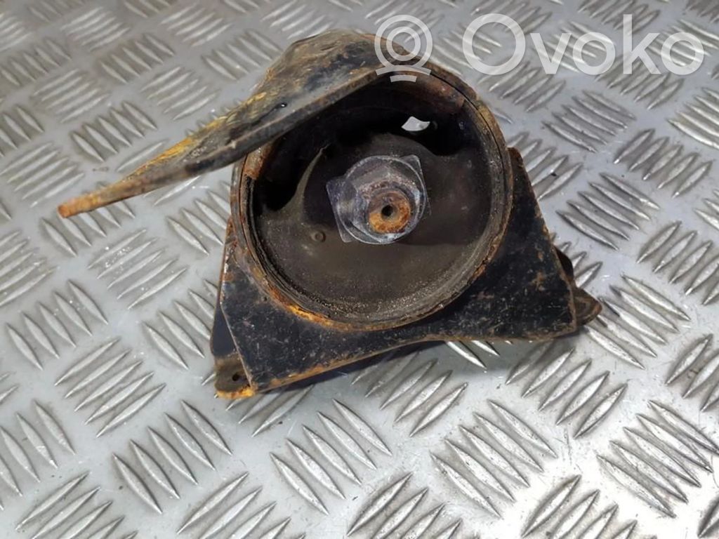 Toyota Carina T190 Moottorin kiinnikekorvake