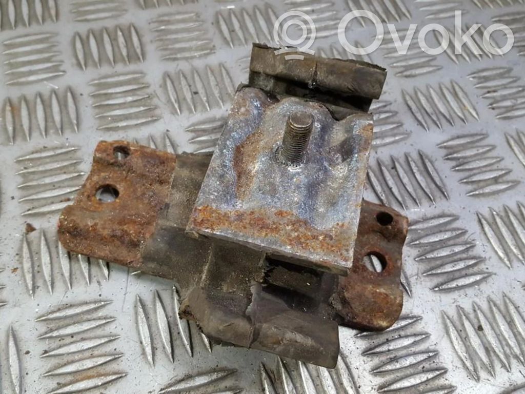 Nissan Terrano Engine mount bracket 