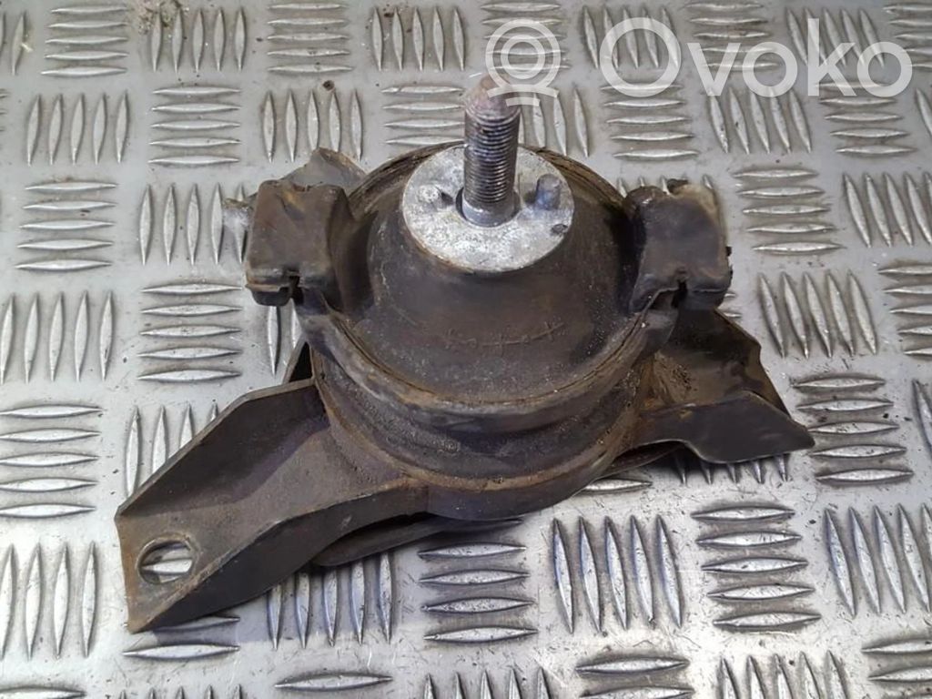 Hyundai Getz Engine mount bracket 
