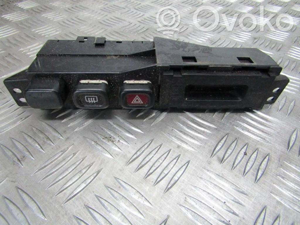 Botón interruptor de luz de peligro