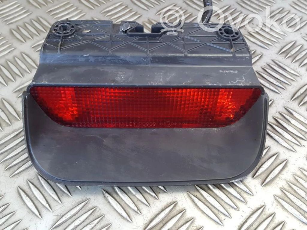 Honda CR-V Third/center stoplight 