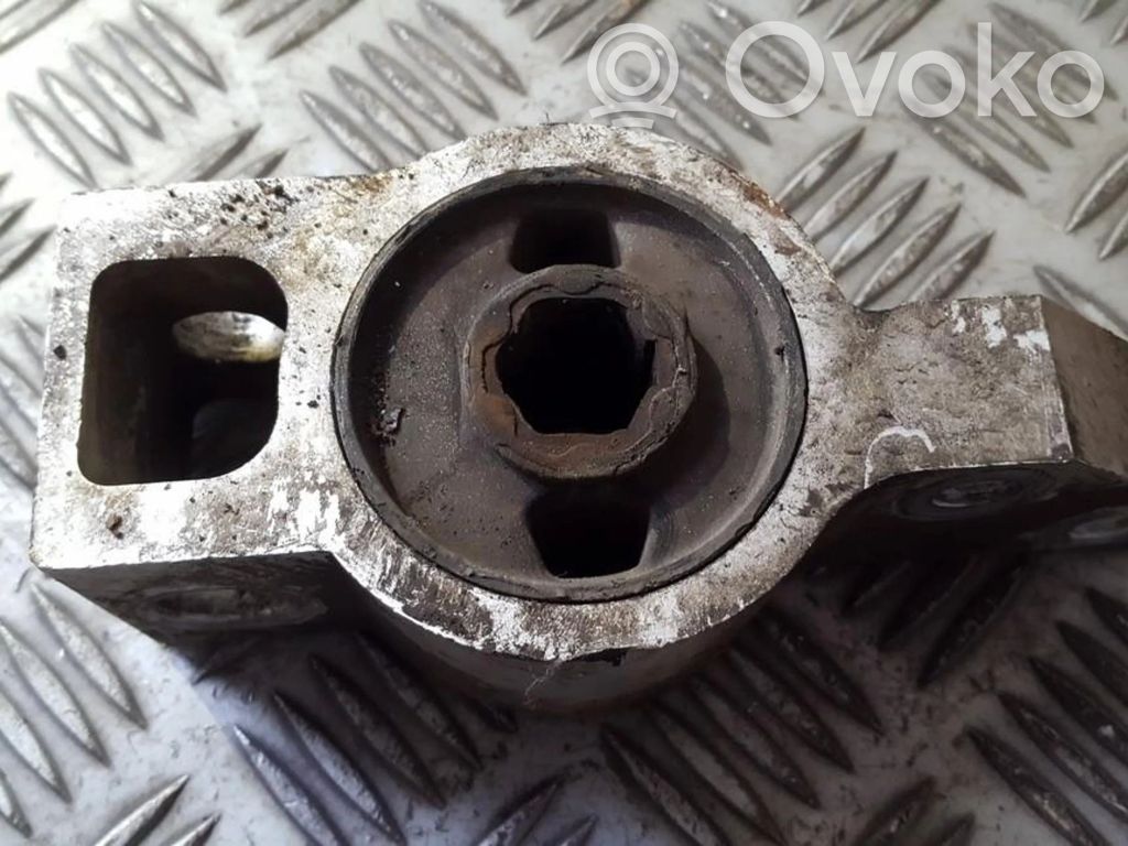 Bucșă basculă față